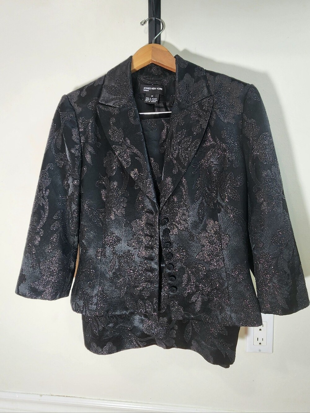 Jones New York Black Floral Jacquard Skirt Suit Size 12 (Fits Like 6/8)